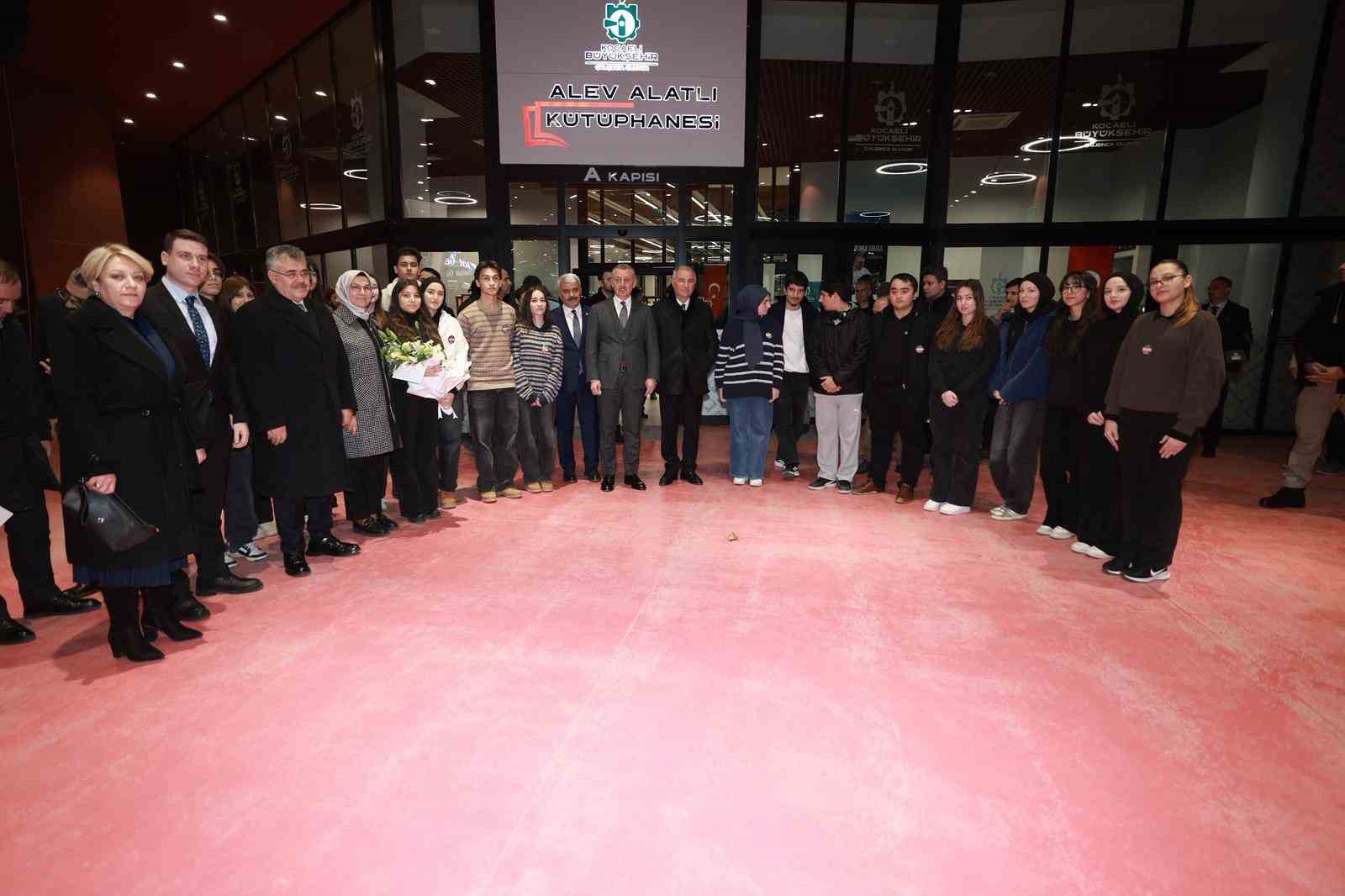 kocaelide alev alatli kutuphanesi ve sanat galerisi torenle tanitildi 2 DvcqPm1p