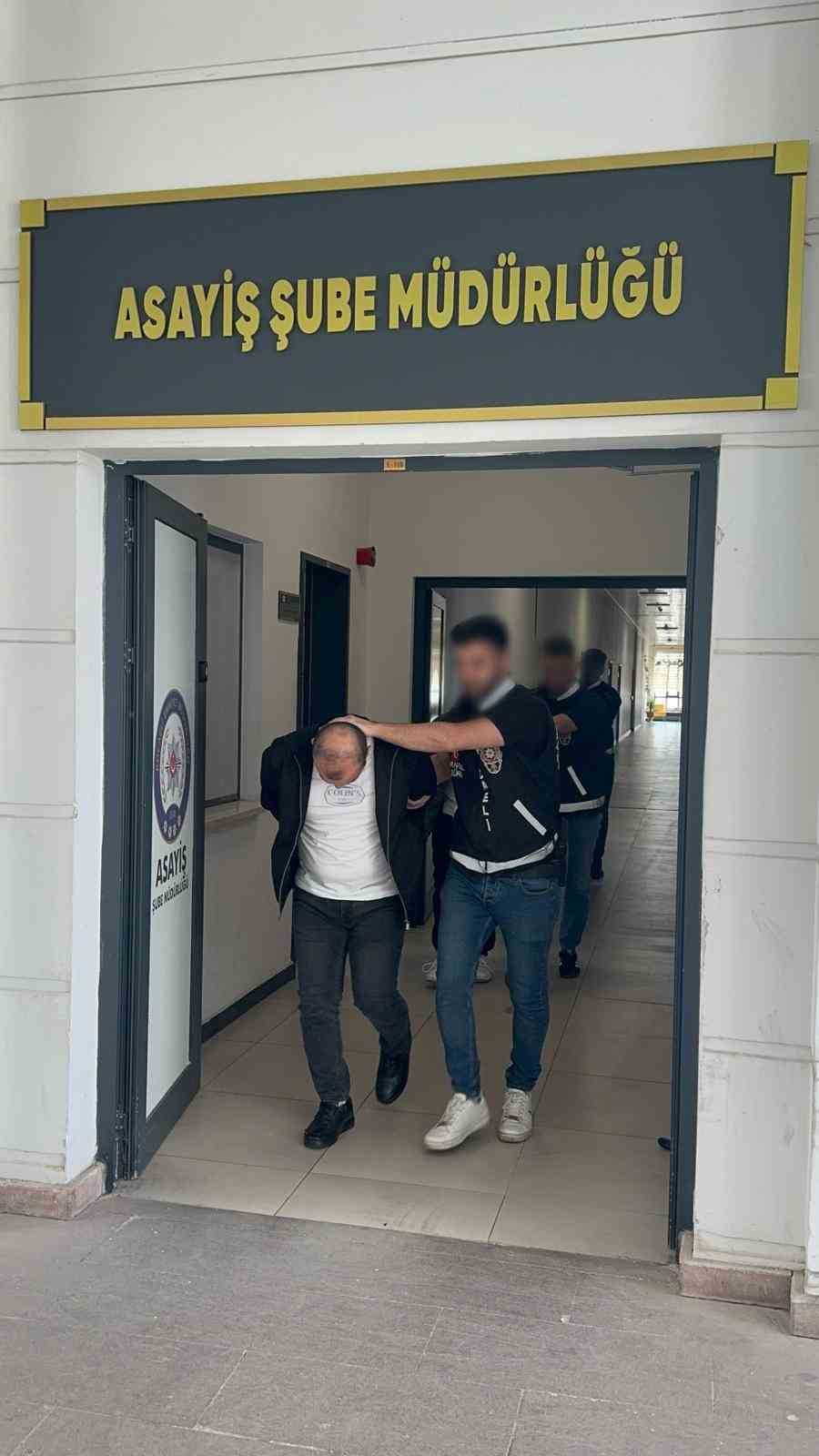 kocaelide arac alim satim krizi 160 kisi bir gecede magdur 4 supheli yakalandi 2 MBsYzdT2