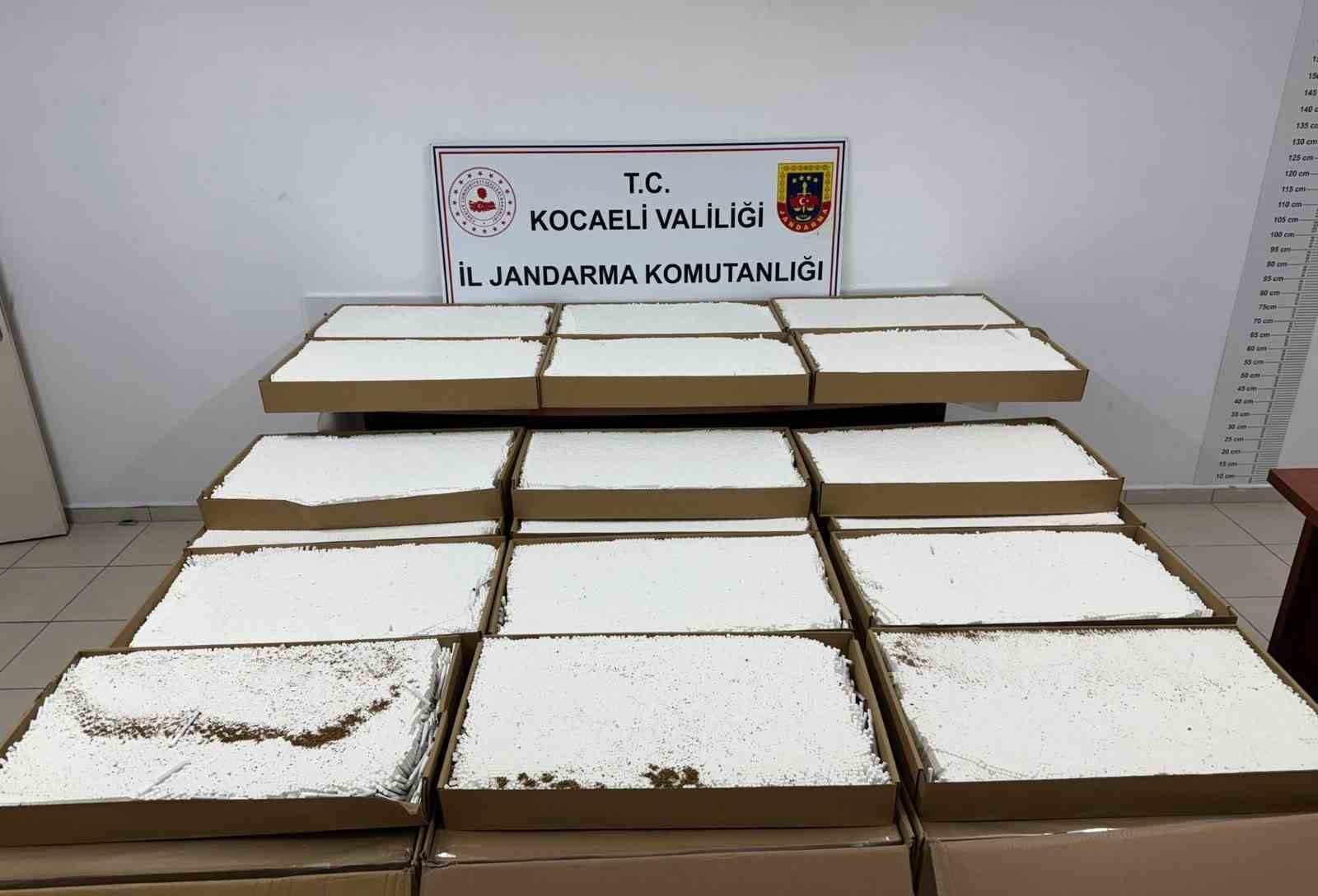 kocaelide aracta 3 bucuk milyon liralik makaron ele gecti 0 ItCw6n9S