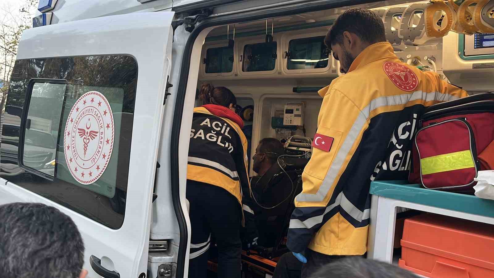 Kocaeli’de bina çatısında yangın: Baba ve oğlu dumandan etkilendi 5 kocaelide bina catisinda yangin baba ve oglu dumandan etkilendi 1