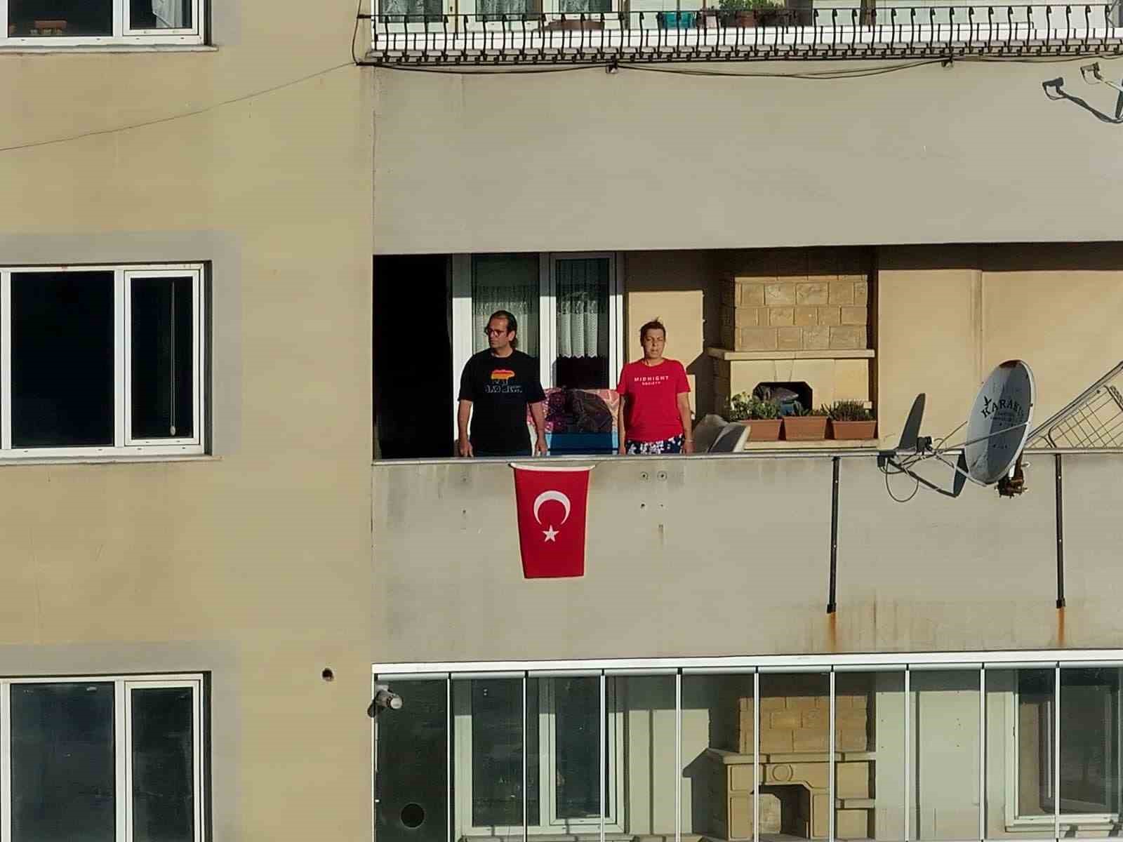 Kocaeli’de binlerce kişi milli maçı dev ekranda izledi 5 kocaelide binlerce kisi milli maci dev ekranda izledi 1 Pja8uCvE