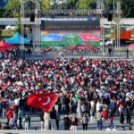 kocaelide-binlerce-kisi-milli-maci-dev-ekranda-izledi-7yFMFQvz.jpg