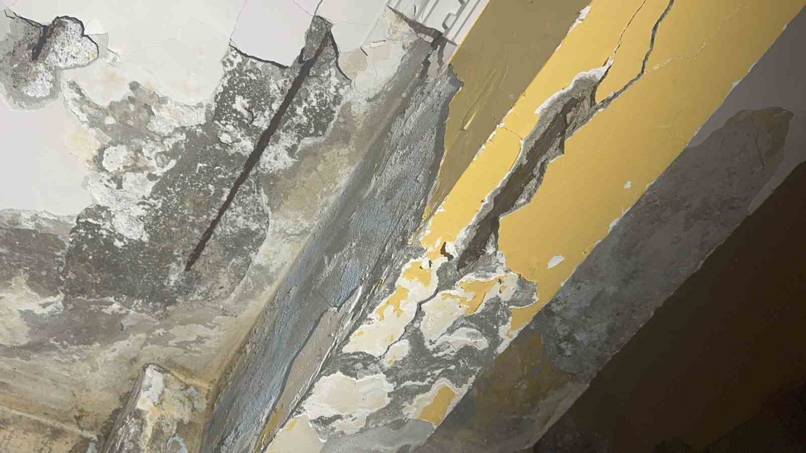 kocaelide bir binanin kolonlari catladi aileler korkuyla evi tahliye etti 4 lu7hIi93