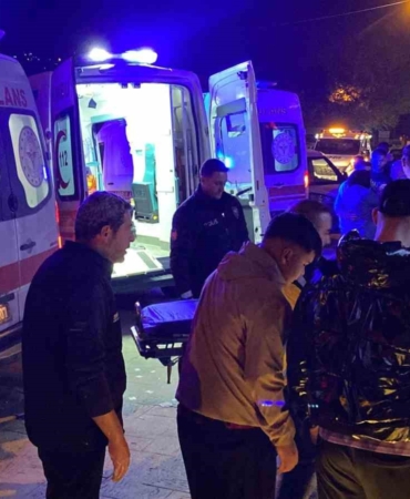 kocaelide-bisikletliye-carpmamak-icin-manevra-yapan-otomobil-direge-carpti-5-yarali-d3nVf5s6.jpg
