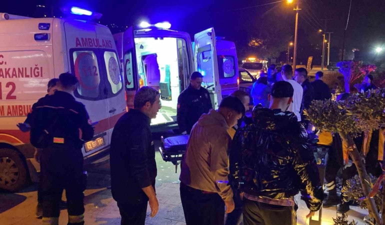 kocaelide-bisikletliye-carpmamak-icin-manevra-yapan-otomobil-direge-carpti-5-yarali-d3nVf5s6.jpg