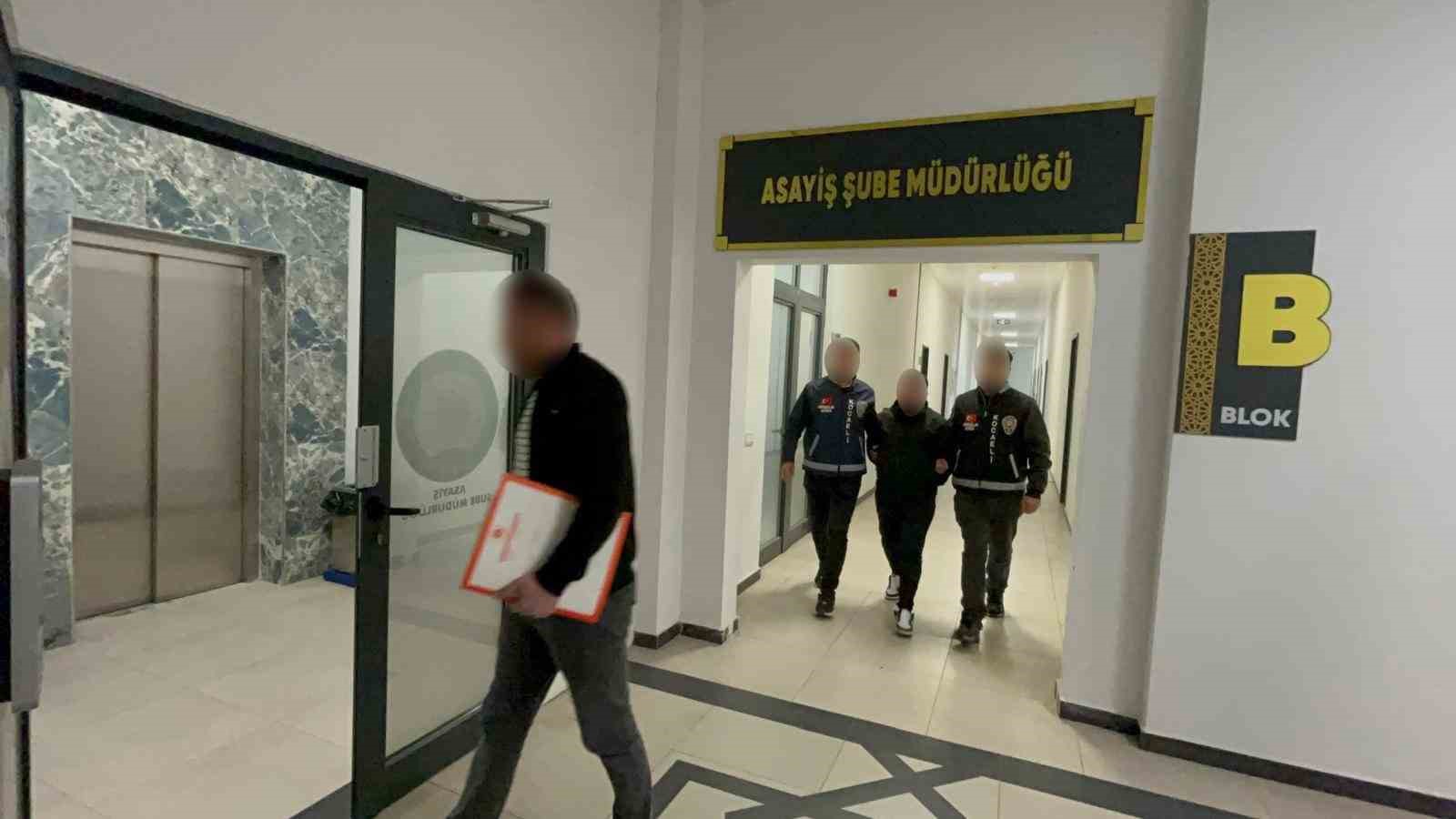 Kocaeli’de çaldığı araçla Manisa’ya kaçıp sahte kimlikle otelde konakladı 4 kocaelide caldigi aracla manisaya kacip sahte kimlikle otelde konakladi 0 uSXCsV1z