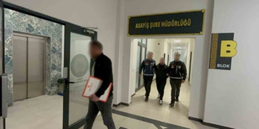 kocaelide-caldigi-aracla-manisaya-kacip-sahte-kimlikle-otelde-konakladi-H6cPynaQ.jpg