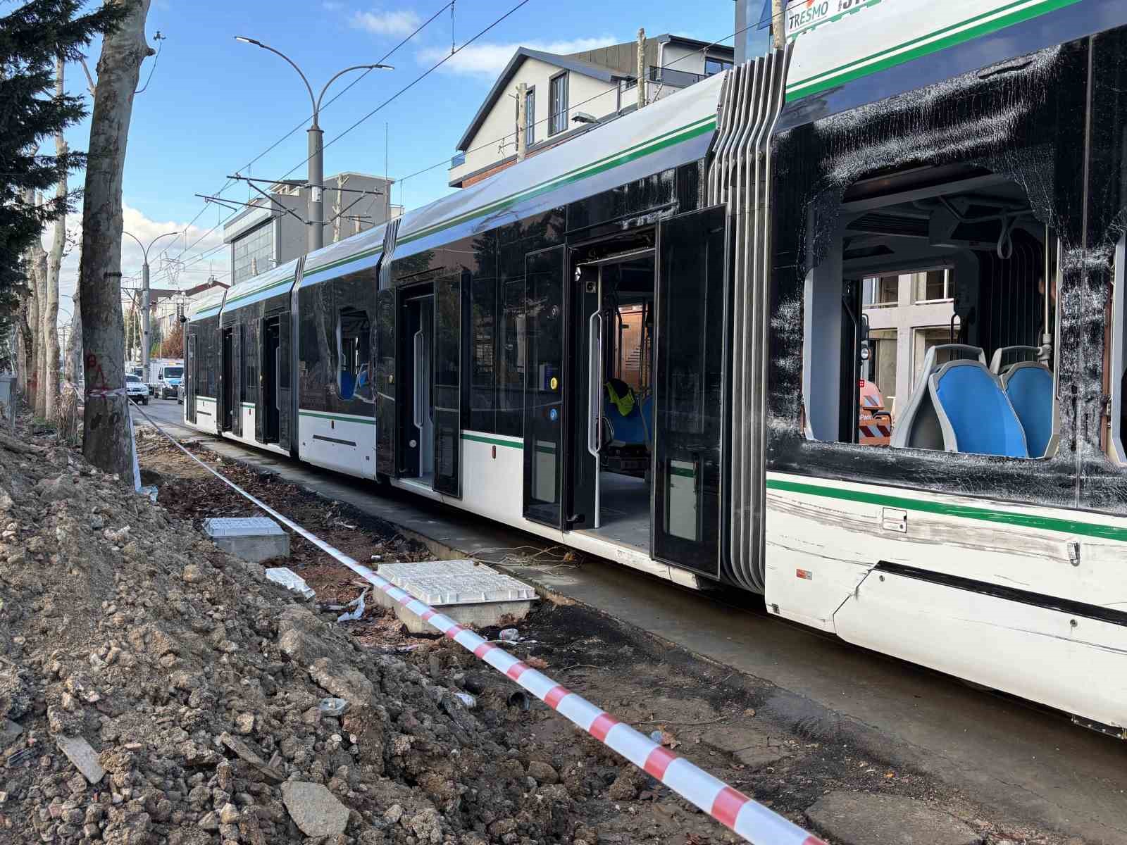 kocaelide cop kamyonu tramvaya carpti 3 yarali 1 ysBWNNVq