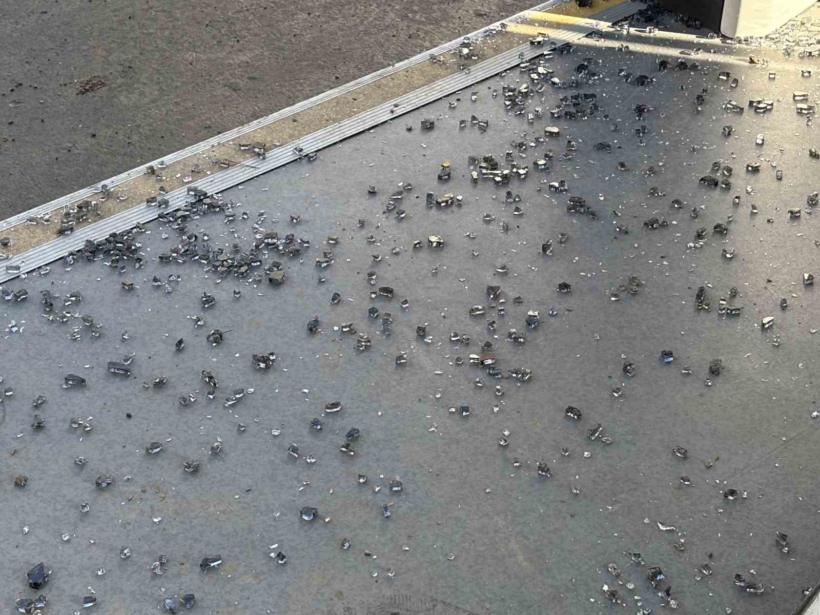 kocaelide cop kamyonu tramvaya carpti 3 yarali 4