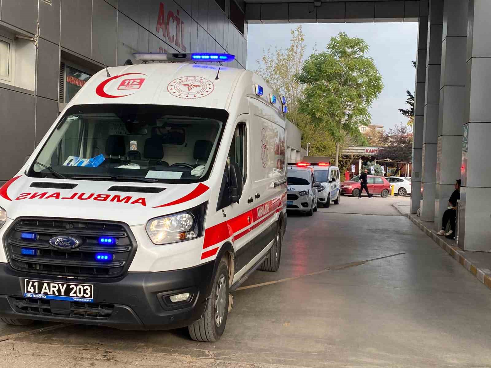 Kocaeli’de dehşet: Eşini boğazından bıçaklayarak ağır yaraladı 7 kocaelide dehset esini bogazindan bicaklayarak agir yaraladi 3 kDuK9saV