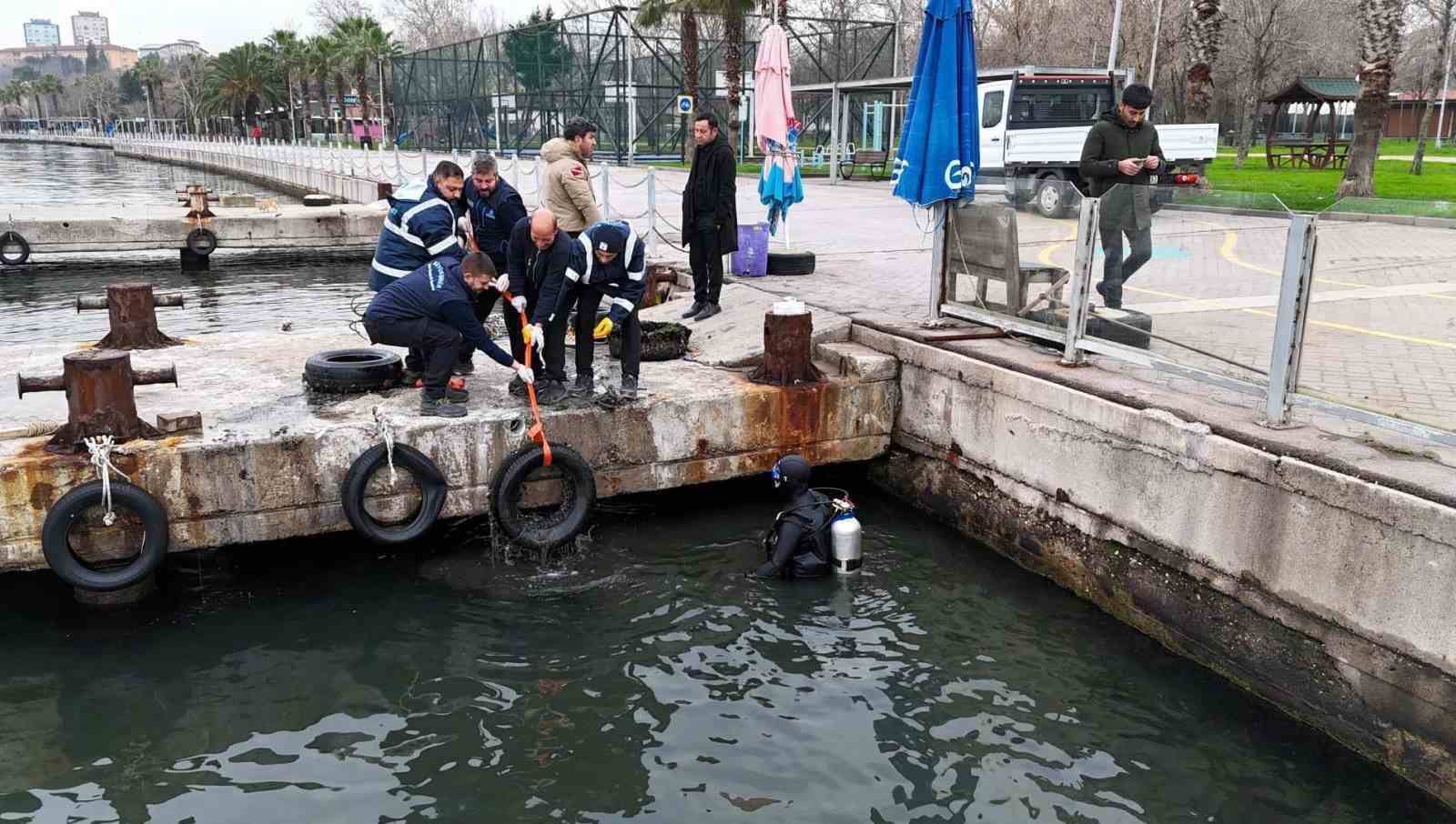 kocaelide deniz dibinden 50 lastik cikti 2 PJquGC7Y