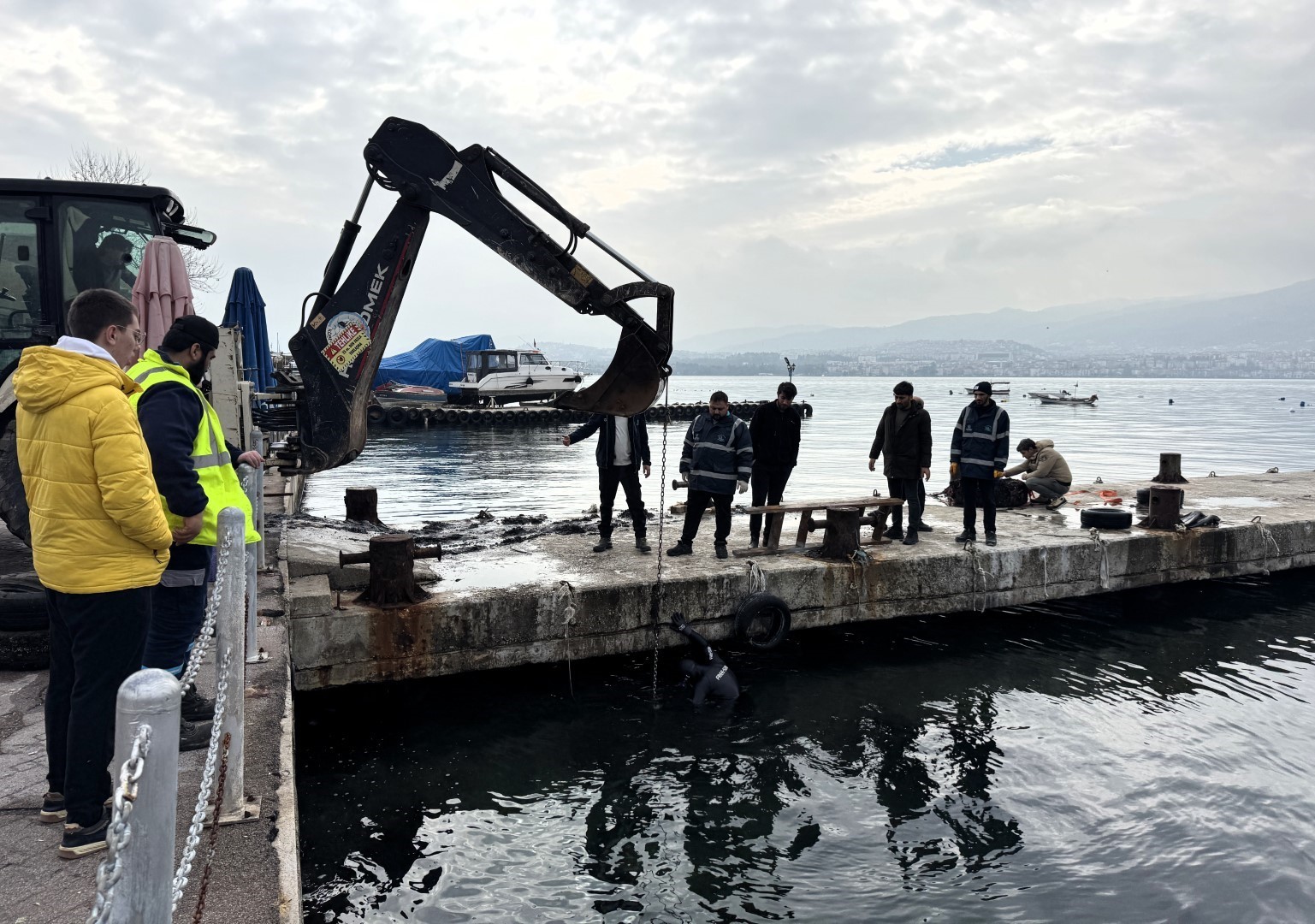 kocaelide deniz dibinden 50 lastik cikti 5 c7tCRajG