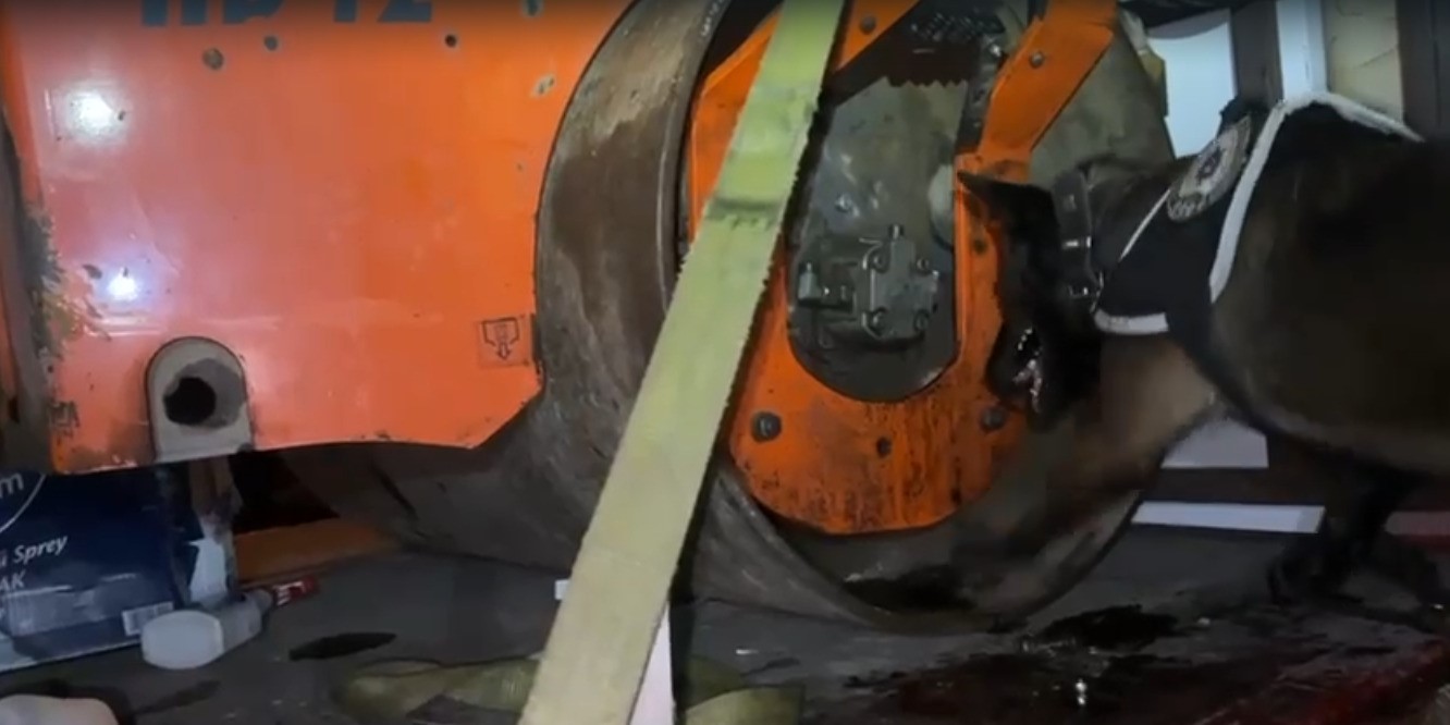 kocaelide dev operasyon asfalt silindirinde 102 kilo metamfetamin bulundu 0