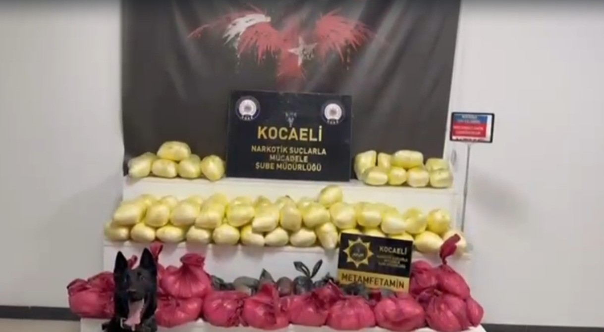 Kocaeli’de dev operasyon: Asfalt silindirinde 102 kilo metamfetamin bulundu 6 kocaelide dev operasyon asfalt silindirinde 102 kilo metamfetamin bulundu 2 V66ZFyY8