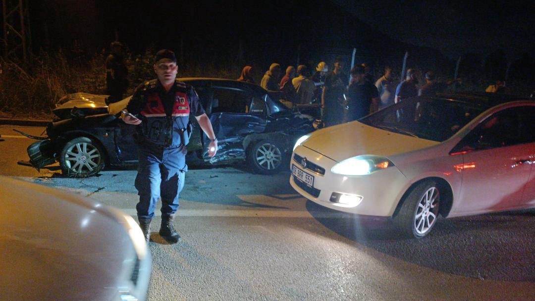 Kocaeli’de direğe çarpan otomobile arkadan gelen başka bir araç çarptı: 1 ölü 4 kocaelide direge carpan otomobile arkadan gelen baska bir arac carpti 1 olu 0