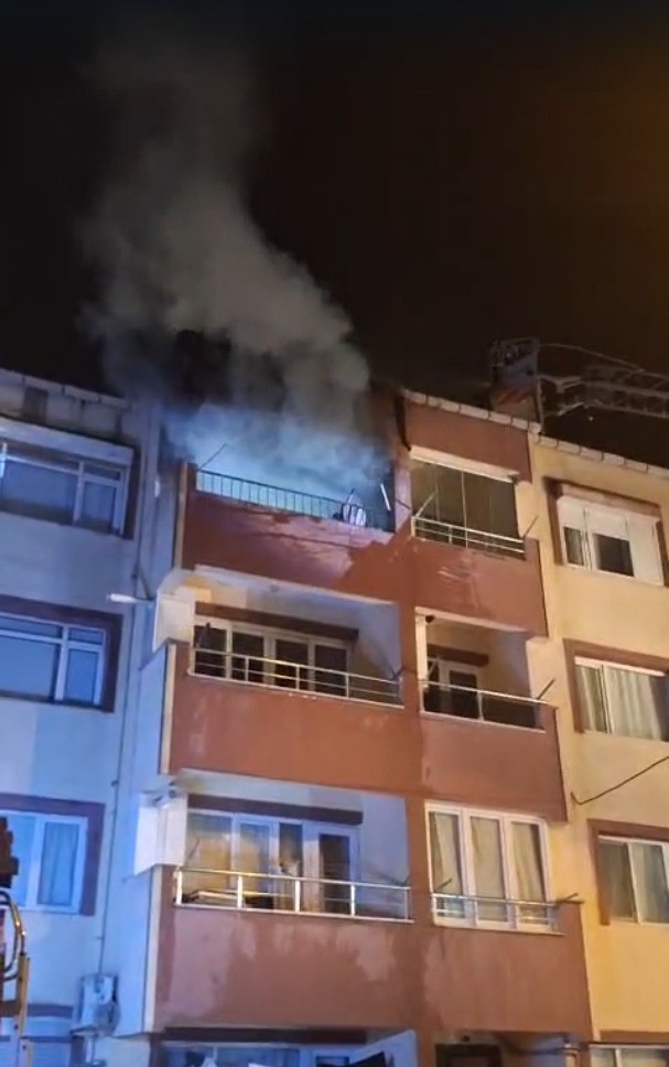 kocaelide ev yangini 2 RPX263Kr