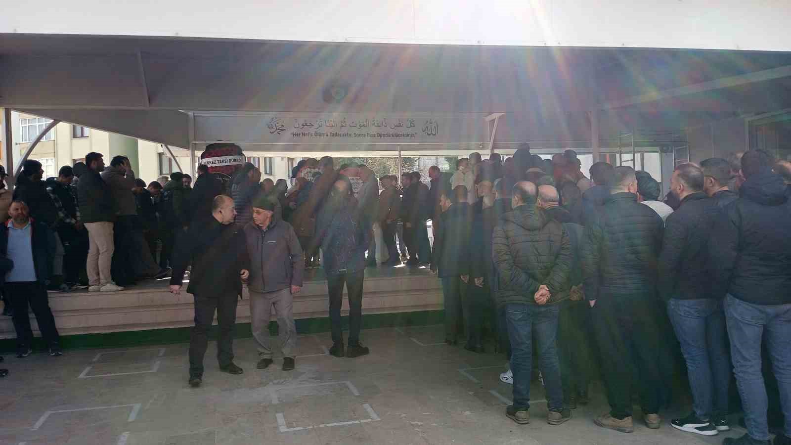 kocaelide forkliftin altinda kalan isci son yolculuguna ugurlandi 0 U1b6FBY1