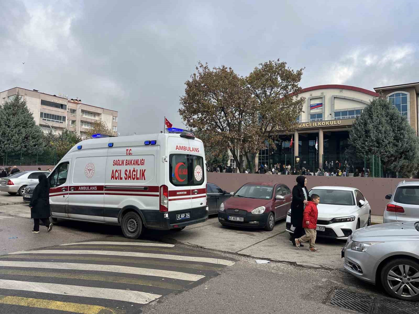 kocaelide ilkokulda yangin panigi 3 7R1CEaAj