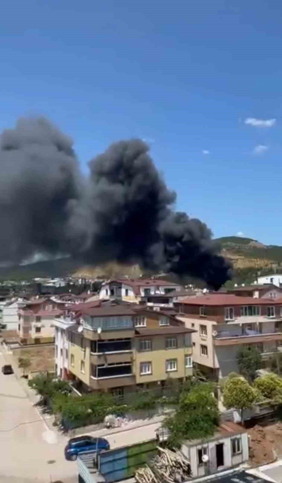 kocaelide is yerinde cikan yangina mudahale ediliyor 2 4ER98yXF