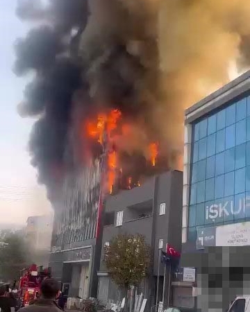 kocaelide-is-yerinde-yangin-cok-sayida-ekip-sevk-edildi-m7aAu24U.jpg