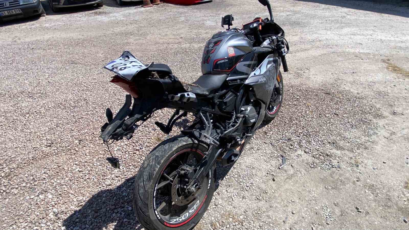 Kocaeli’de işten dönen genç motosikletli kazada hayatını kaybetti 6 kocaelide isten donen genc motosikletli kazada hayatini kaybetti 2