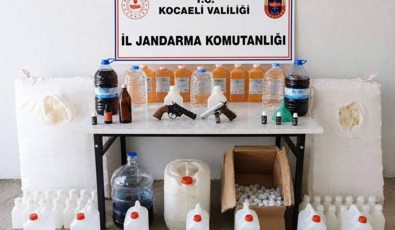 kocaelide-kacakcilik-operasyonu-1-milyon-350-bin-liralik-kacak-urun-ele-gecirildi-cgtKB2v8.jpg