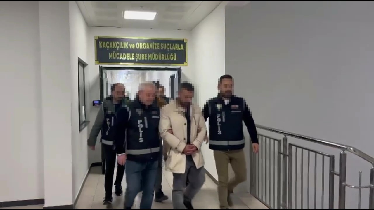 kocaelide kacakcilik operasyonu 10 silah ele gecirildi 3 supheli gozaltina alindi 1 G95VN9Rn