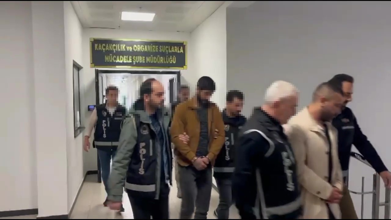 kocaelide kacakcilik operasyonu 10 silah ele gecirildi 3 supheli gozaltina alindi 2