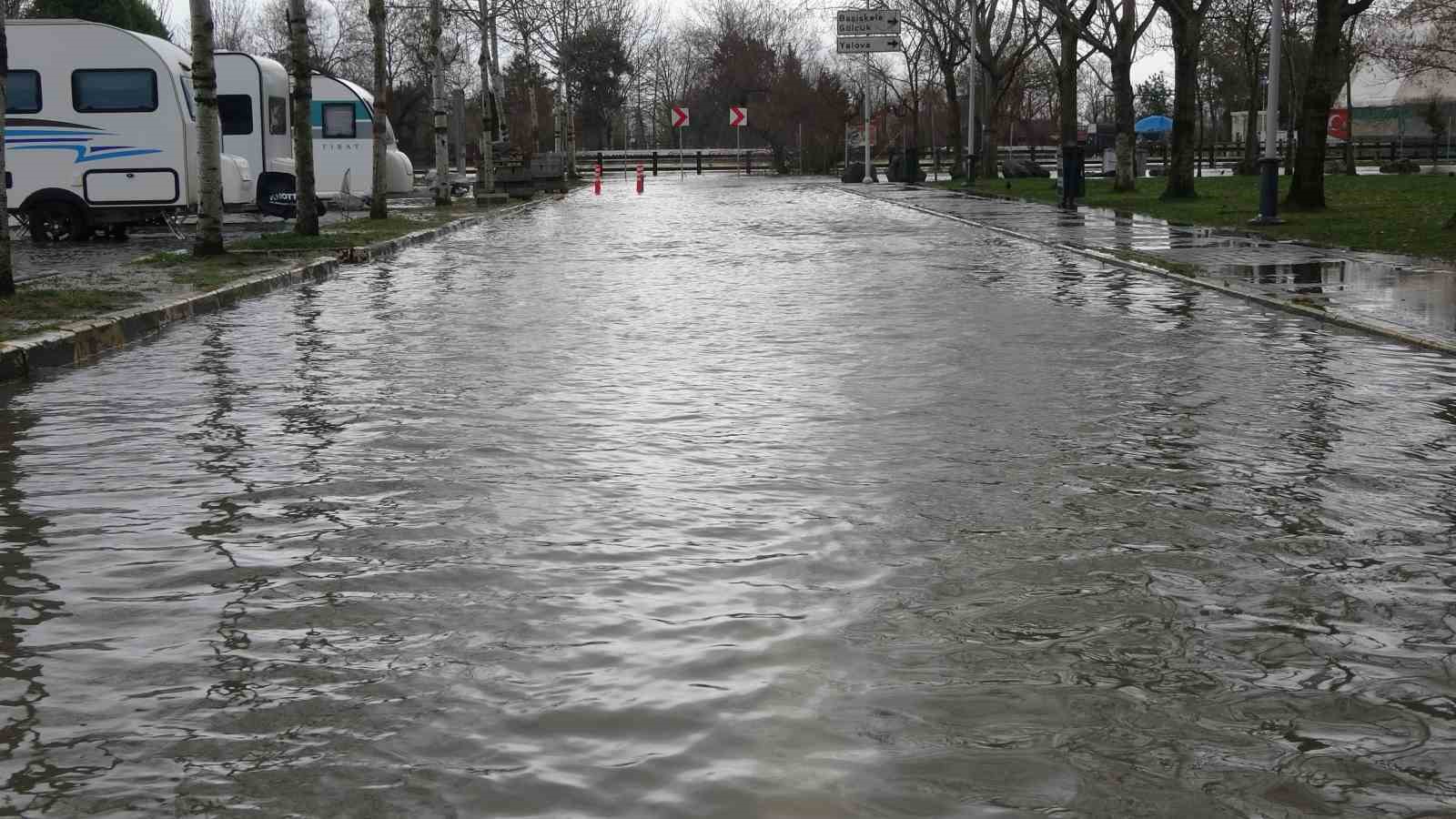 kocaelide karavanlar su icinde kaldi otopark sulara teslim oldu 2 mvr4vsNg