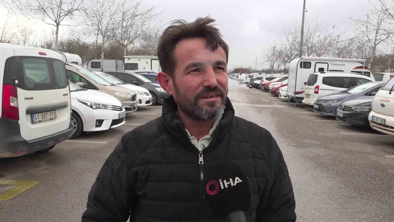 kocaelide karavanlar su icinde kaldi otopark sulara teslim oldu 7 RnOBnicO