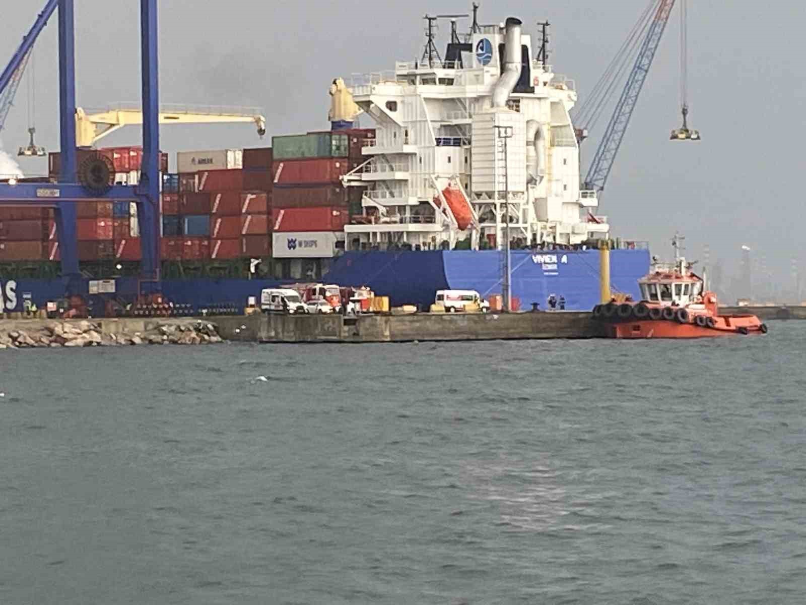 kocaelide kayik alabora oldu 1 kisi kurtarildi 1 kisi araniyor 2 cbKry4Yb