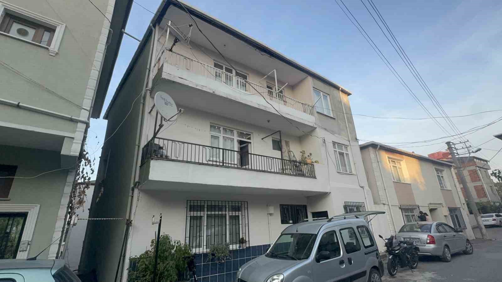 kocaelide kolonlari catlayan bir bina daha bosaltildi 3