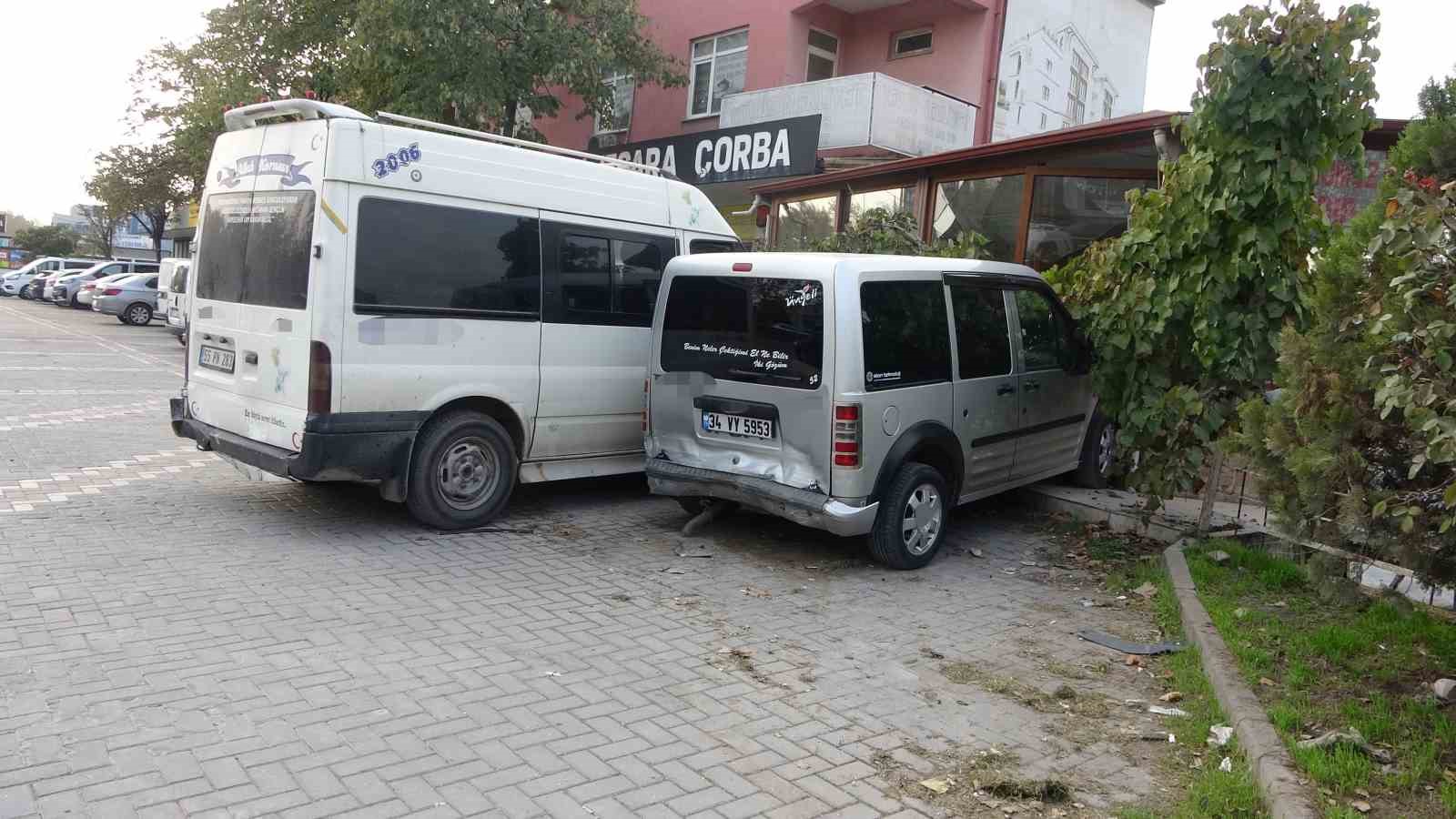 Kocaeli’de kontrolden çıkan otomobil dehşet saçtı: 1 ölü, 3 yaralı 7 kocaelide kontrolden cikan otomobil dehset sacti 1 olu 3 yarali 3 dMU3dmsY