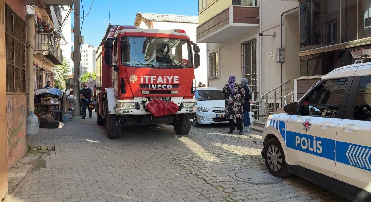 kocaelide kotu kokularin geldigi evden cansiz beden cikti 3 a924K4RO