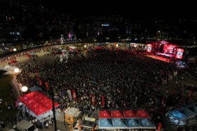Galata Kulesi’nde 15 Temmuz’a özel Mapping gösterisi 3 thumbnail