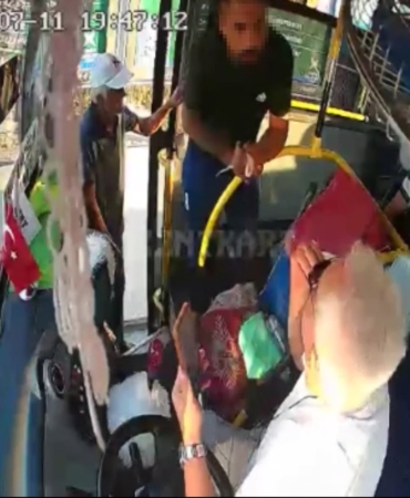 kocaelide-otobus-soforunun-zor-anlari-kamerada-boyle-kufur-ve-tehdit-etti-Id33c7Gt.jpg