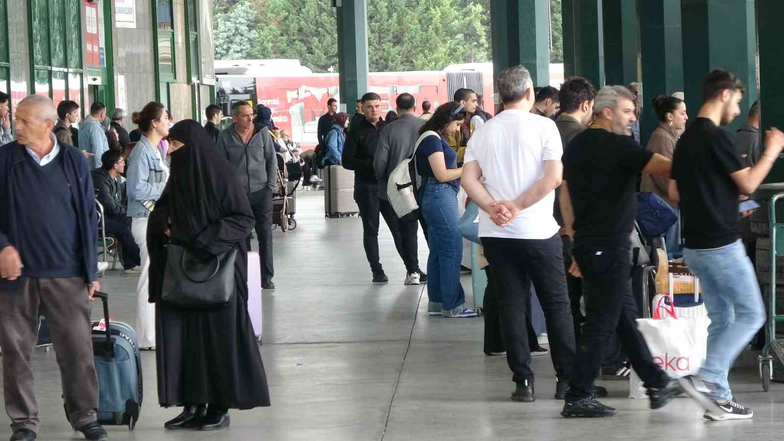 kocaelide otogarda bayram yogunlugu biletler tukenmis durumda 2 3MPZ8iYt