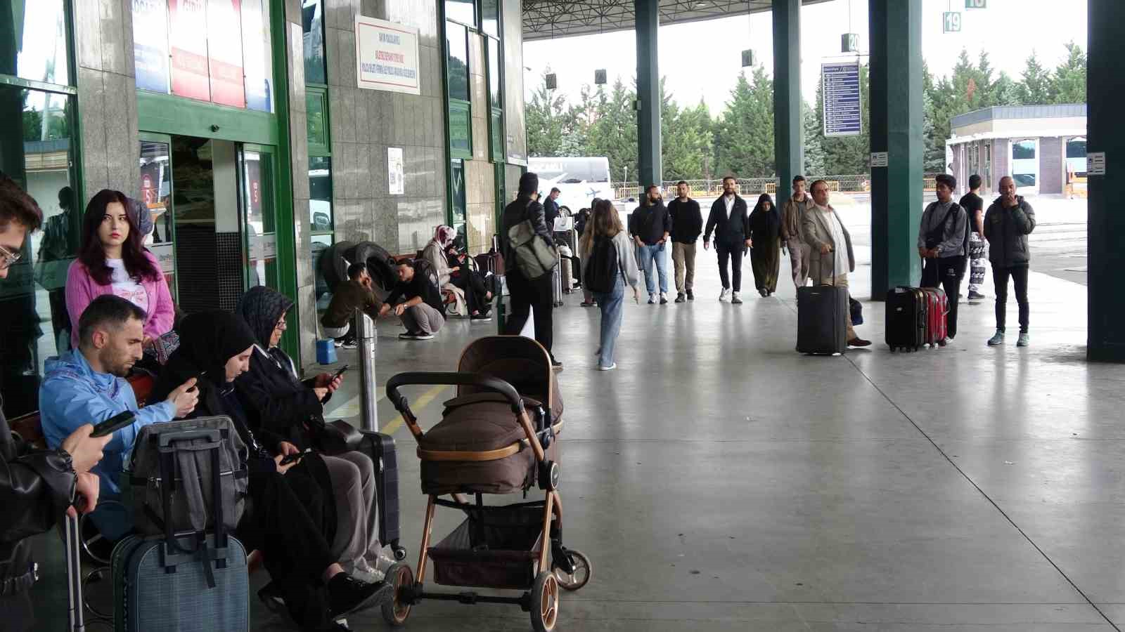 kocaelide otogarda bayram yogunlugu biletler tukenmis durumda 3 q2zdaOMw