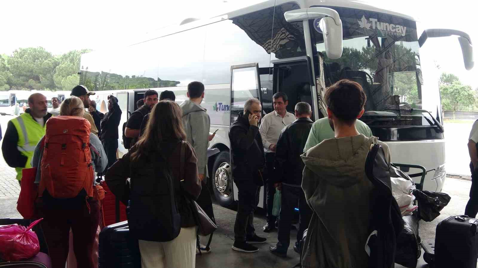 kocaelide otogarda bayram yogunlugu biletler tukenmis durumda 5
