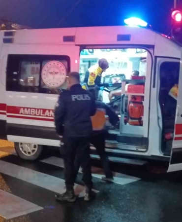 kocaelide-otomobil-hafif-ticari-araca-carpti-3-yarali-qd4IIm6y.jpg