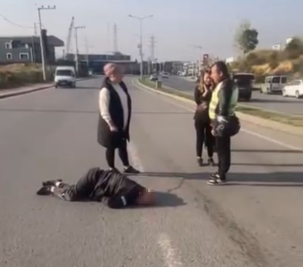 kocaelide otomobil yayalara carpip refuje cikti 1i agir 2 yarali 0 XFNcVVap