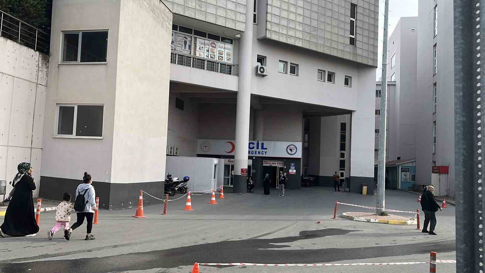 Kocaeli’de özel lisede gıda zehirlenmesi alarmı: 14 öğrenci hastaneye kaldırıldı 6 kocaelide ozel lisede gida zehirlenmesi alarmi 14 ogrenci hastaneye kaldirildi 2