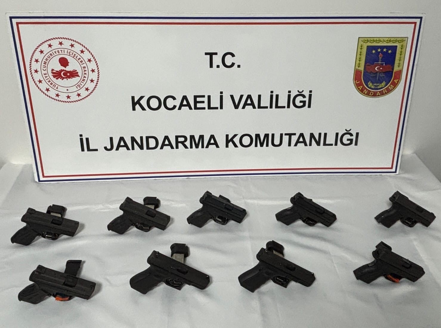 kocaelide piyasa degeri yuksek unlu markaya ait 100 termos ele gecirildi 1 ldIMrngJ