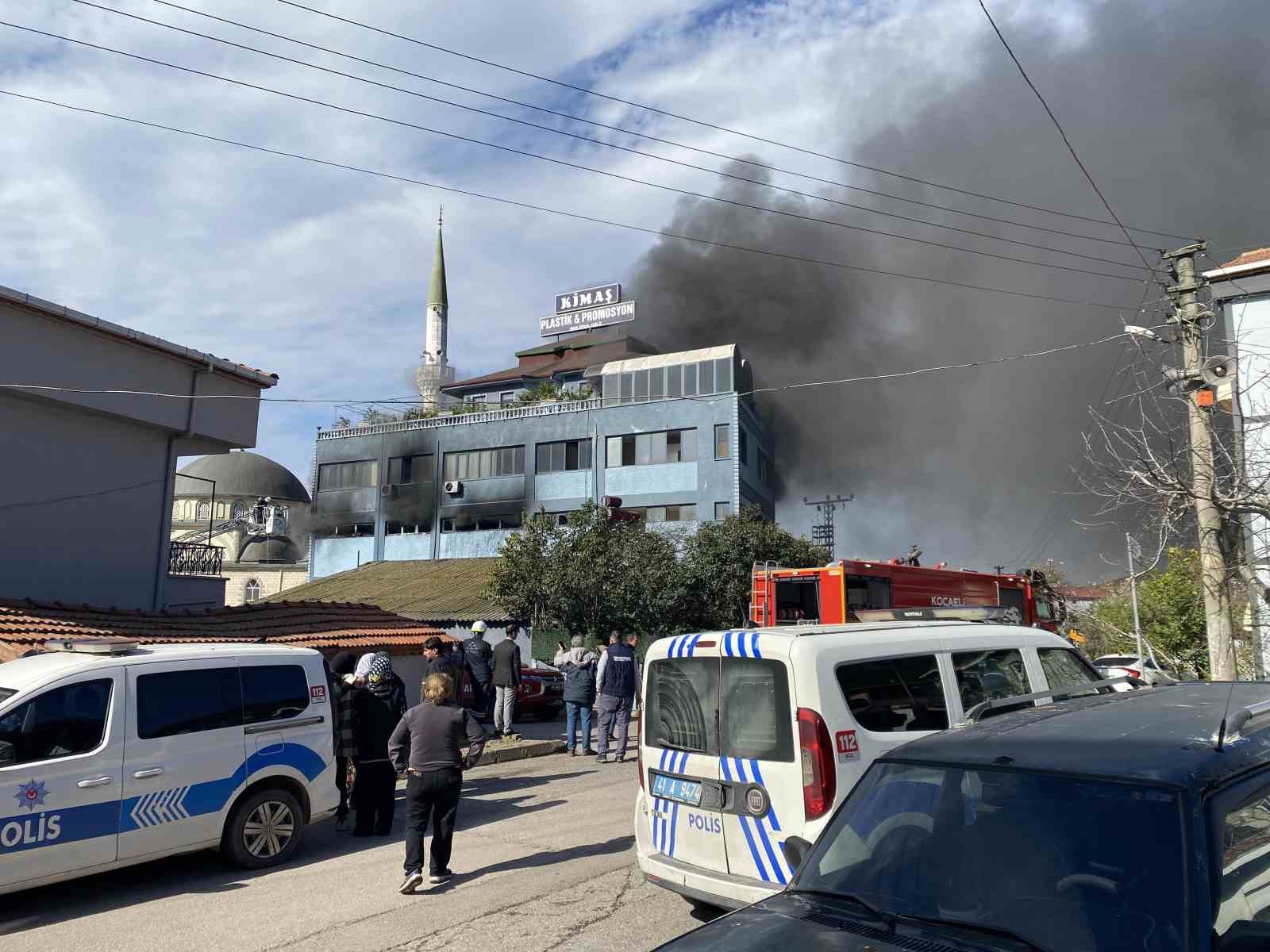 kocaelide plastik ve promosyon fabrikasi alevlere teslim oldu 2 ZwkpWjd2