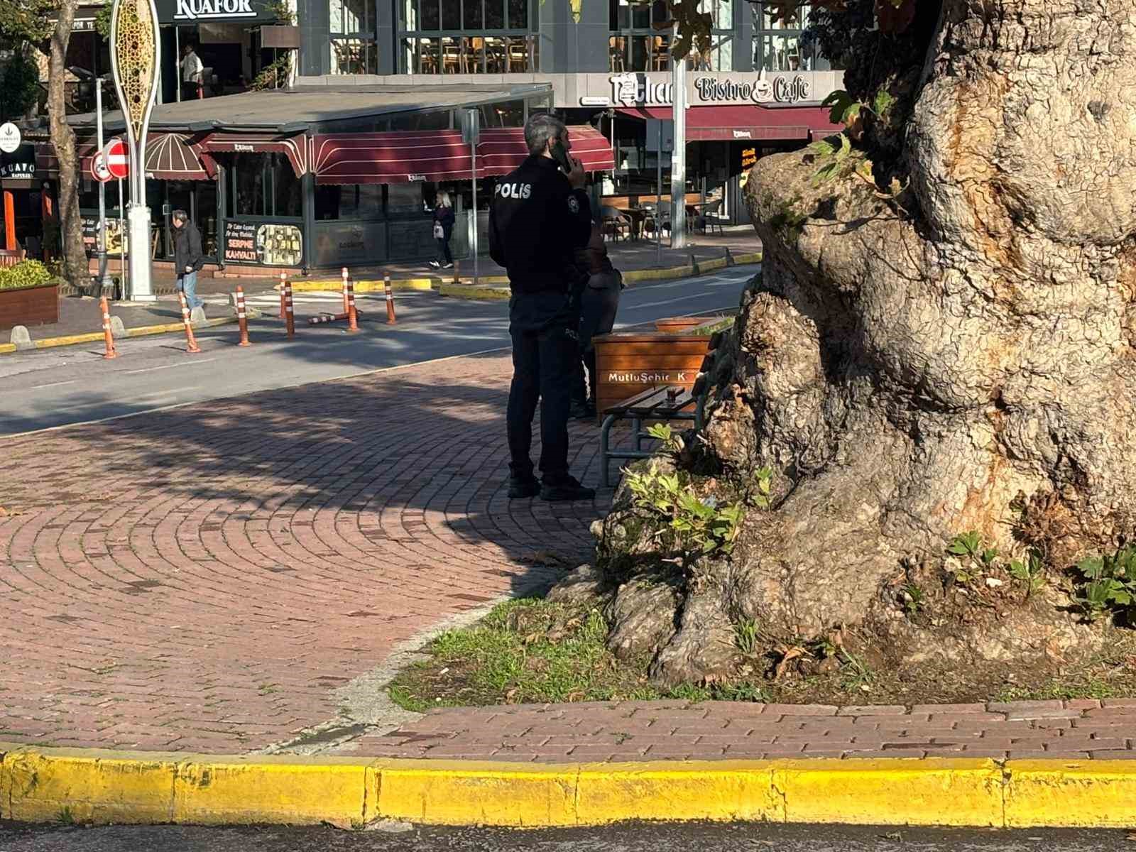 kocaelide polise bicakla direnen supheli silahla vurularak yakalandi 3 KSUMsqBH