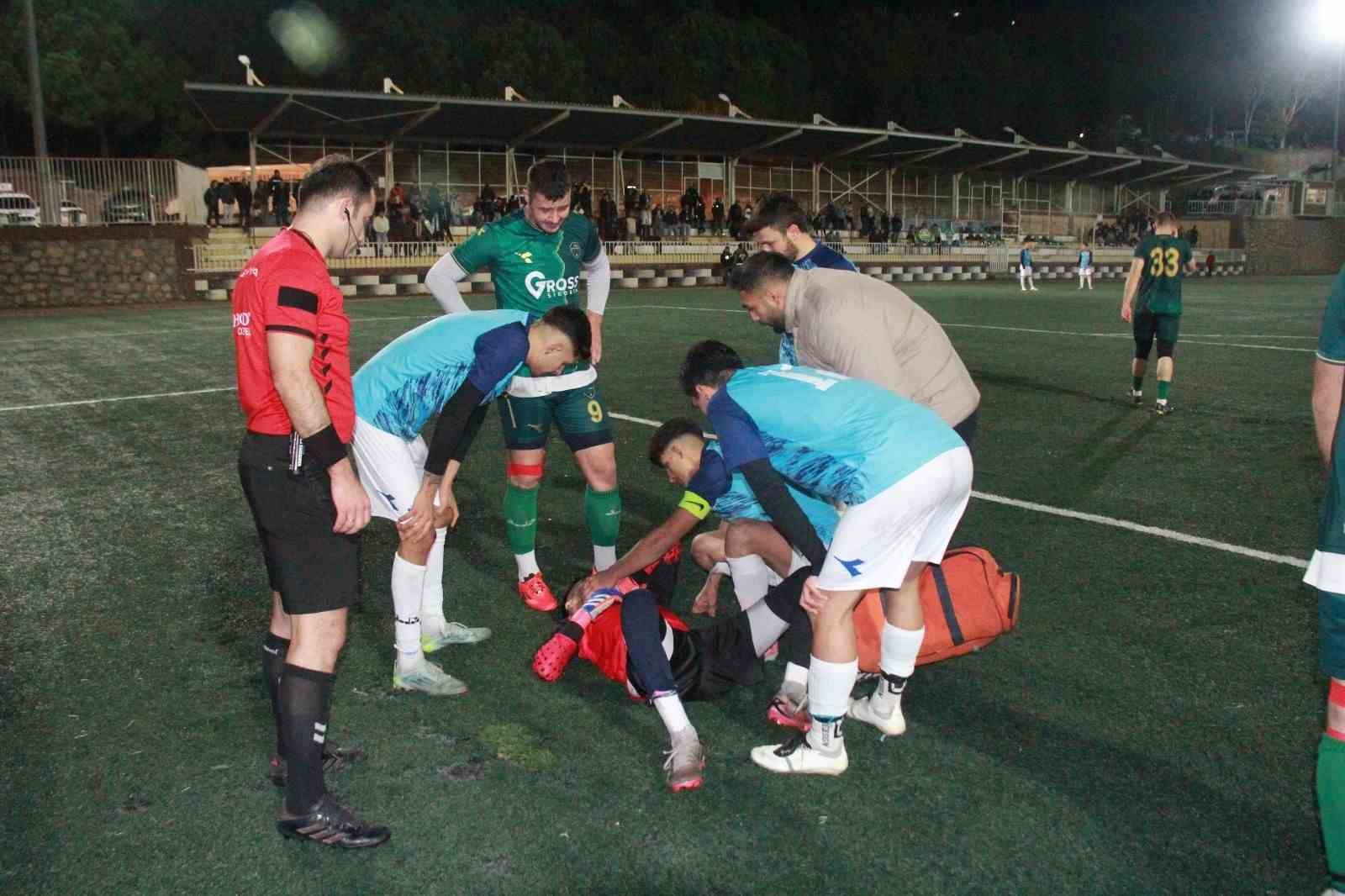kocaelide rakipleri gol atsin diye yere yatan futbolcularin savunmalari alindi 1 a72nPMtA