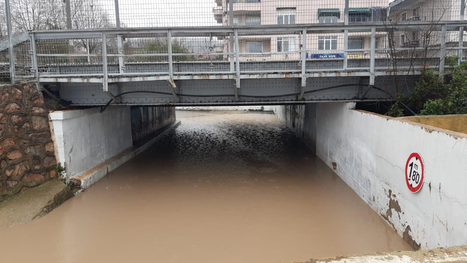 kocaelide saganak sebebiyle alt gecidi su basti 1 arsCgzwv