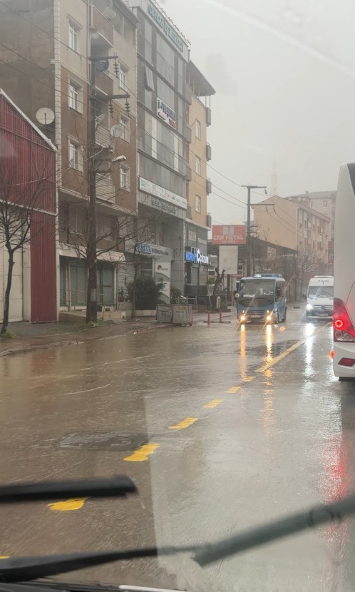 kocaelide saganak sebebiyle alt gecidi su basti 2 AH3SQkCn