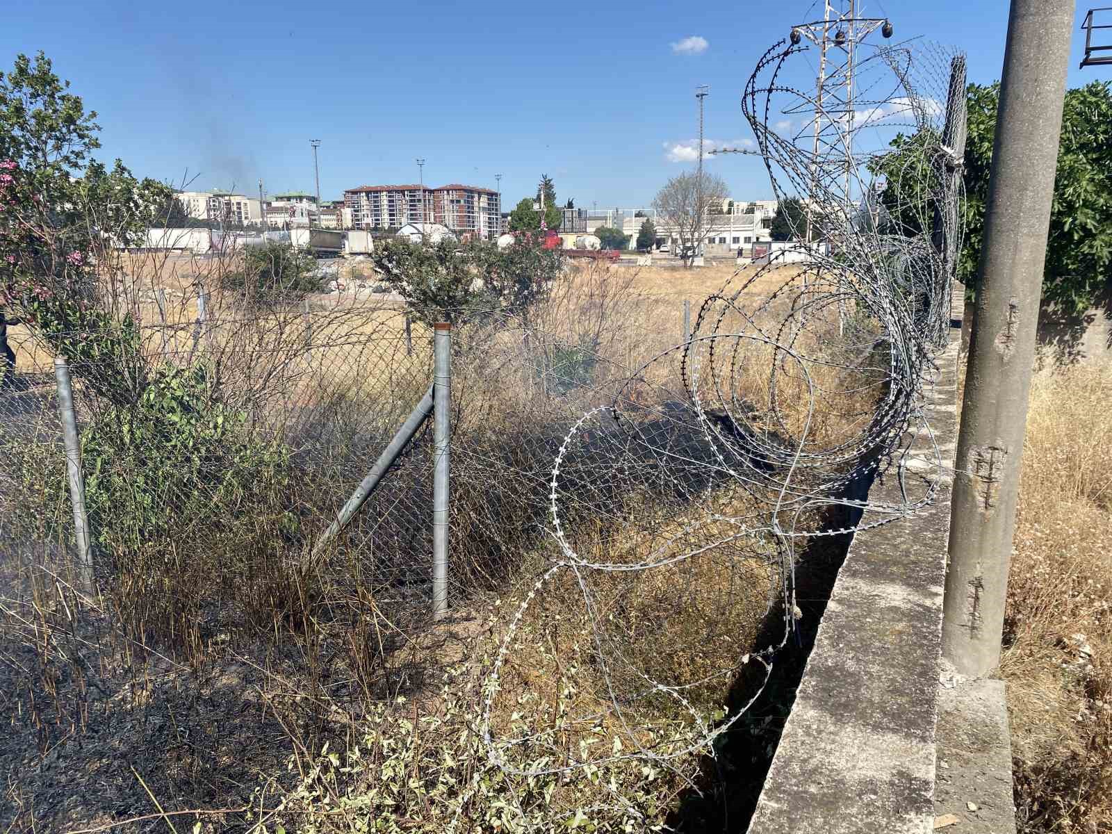 kocaelide saman yuklu tirin romorkunda cikan yangin mahalleyi sardi 1 3GeYduBt