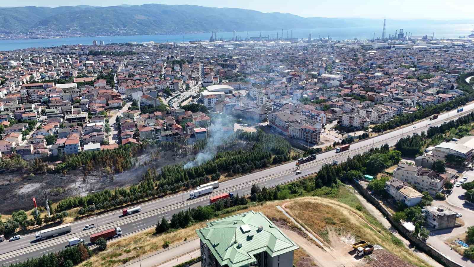 kocaelide saman yuklu tirin romorkunda cikan yangin mahalleyi sardi 5 FDuzGX8i